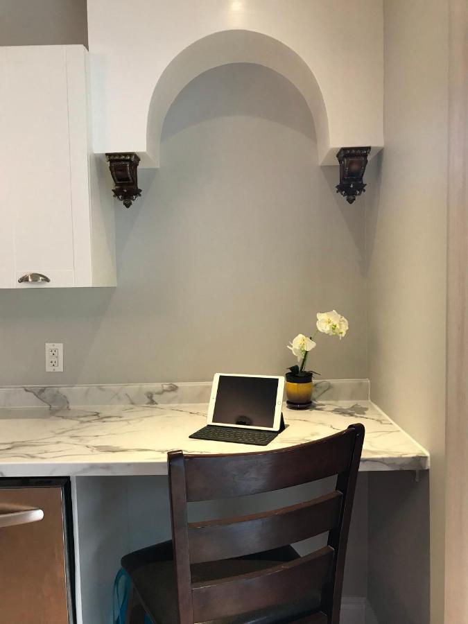 Ottawa Downtown Executive Apartment Retreat With Private Balcony Near Bank Street - Sleep Max 2 Kültér fotó