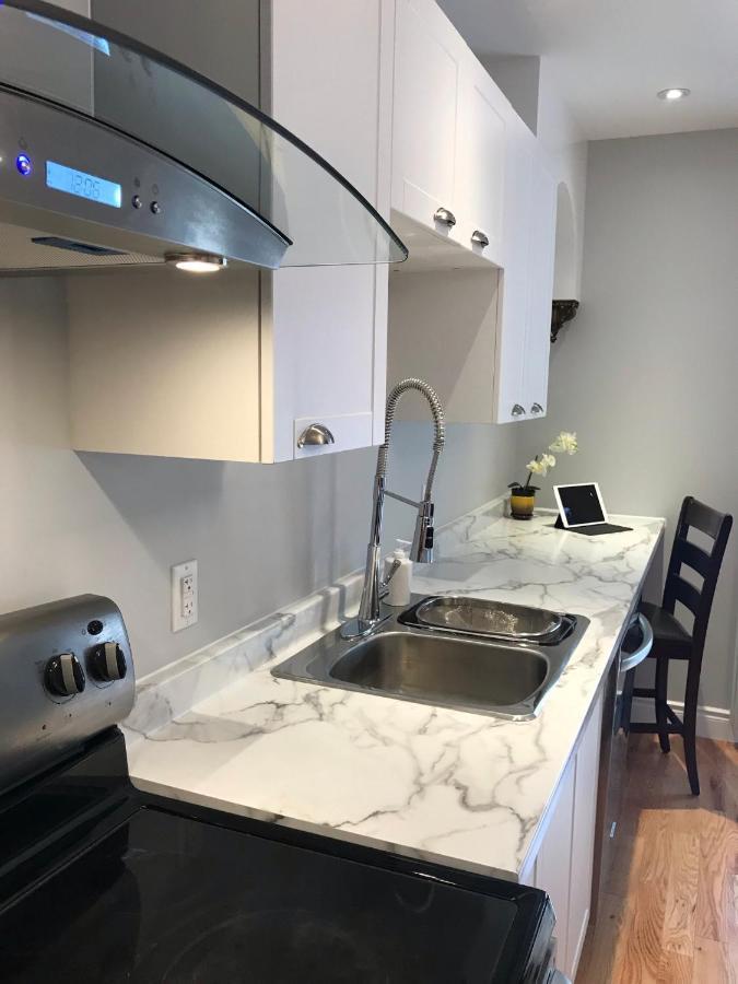 Ottawa Downtown Executive Apartment Retreat With Private Balcony Near Bank Street - Sleep Max 2 Kültér fotó
